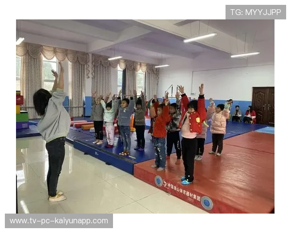 体操俱乐部邀请名师开展公开课提高教学质量，体操运动培训